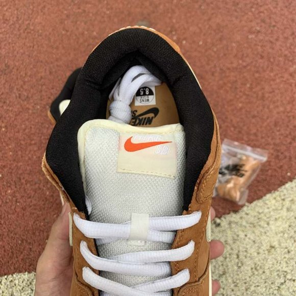 Nike SB Dunk Low Pro x Dark Russet Sneakers - Picture 6 of 9